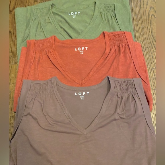 Smocked shoulder v neck three T-shirts - Picture 2 of 2